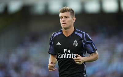 有球电竞-佩洛娃赛后和队友开玩笑